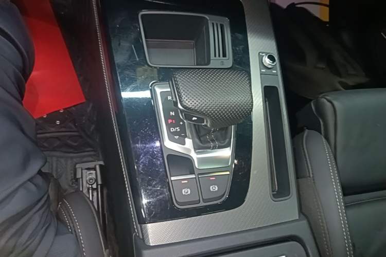 Used Audi Q5L 2024 45 TFSI Luxury Dynamic Model Gear Lever