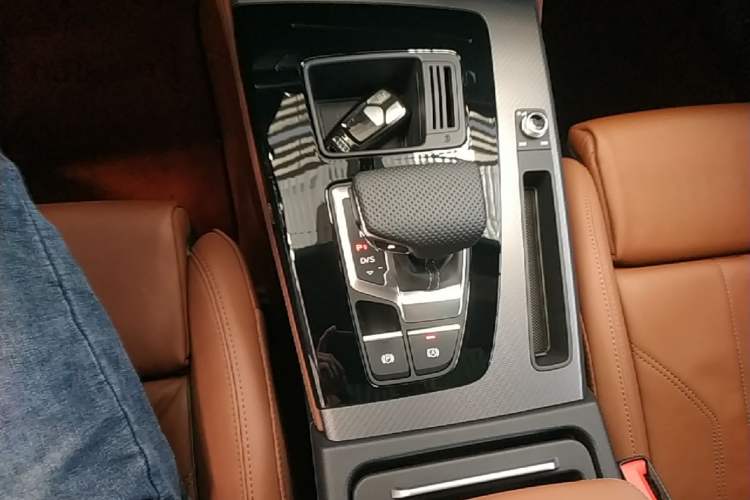 Used Audi Q5L 2024 40 TFSI Luxury Dynamic Edition Gear Lever