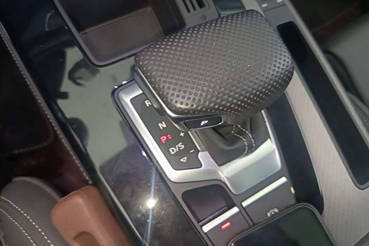 Used Audi Q5L 2024 45 TFSI Luxury Dynamic Model Gear Lever