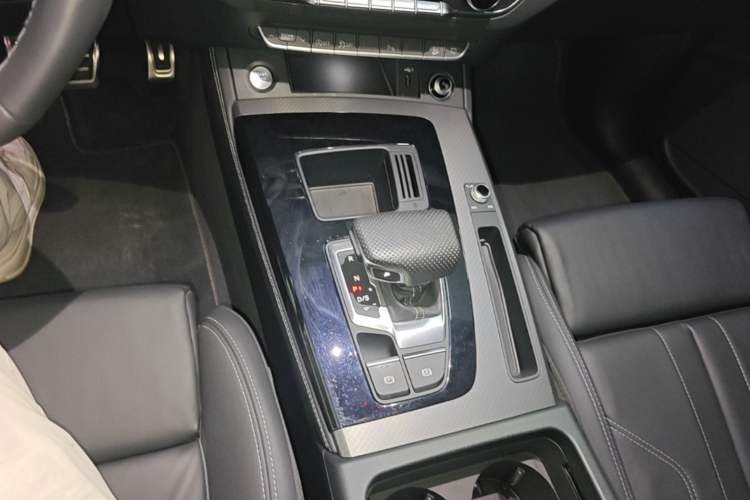 Used Audi Q5L 2024 40 TFSI Luxury Dynamic Edition Gear Lever