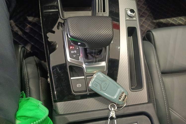 Used Audi Q5L 2024 40 TFSI Luxury Dynamic Edition Gear Lever