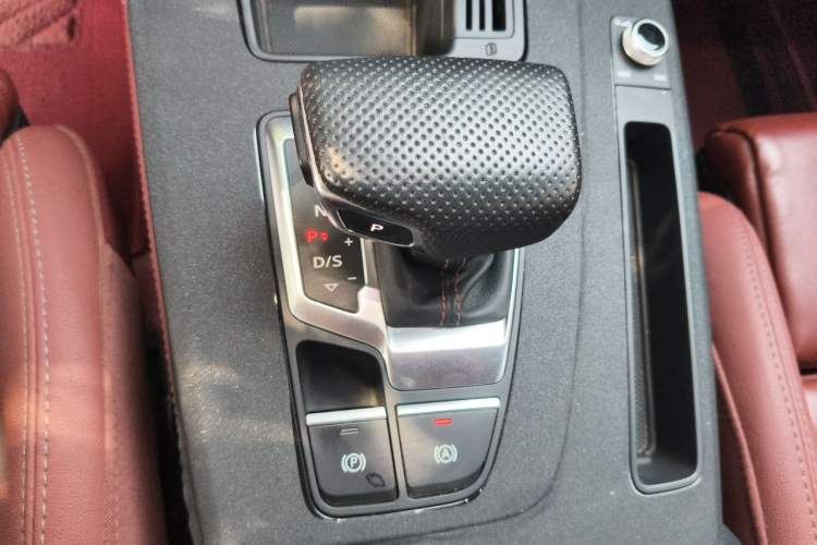 Used Audi Q5L 2024 40 TFSI Luxury Dynamic Edition Gear Lever