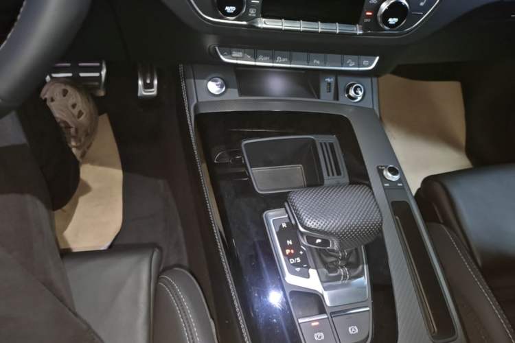 Used Audi Q5L 2024 40 TFSI Luxury Dynamic Edition Gear Lever