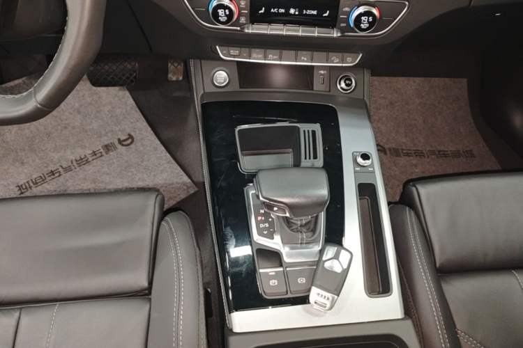 Used Audi Q5L 2024 40 TFSI Fashion Dynamic Model Gear Lever