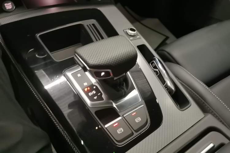 Used Audi Q5L 2024 40 TFSI Luxury Dynamic Edition Gear Lever