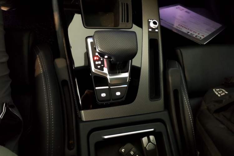 Used Audi Q5L 2024 40 TFSI Luxury Dynamic Edition Gear Lever