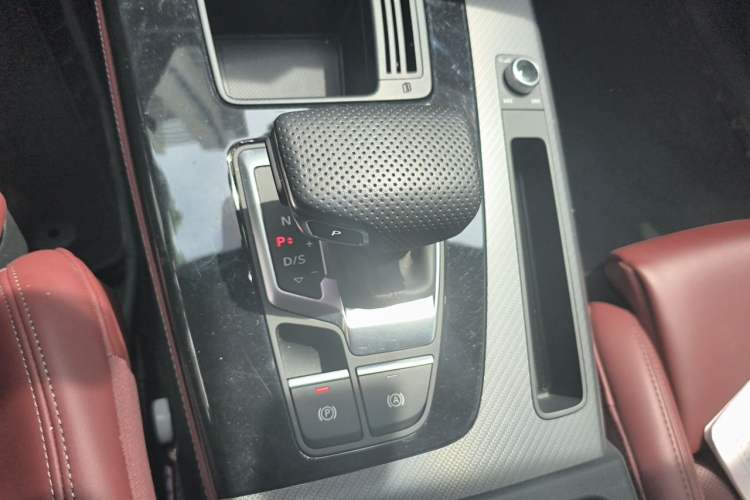 Used Audi Q5L 2024 40 TFSI Luxury Dynamic Edition Gear Lever