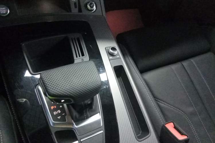 Used Audi Q5L 2024 40 TFSI Luxury Dynamic Edition Gear Lever