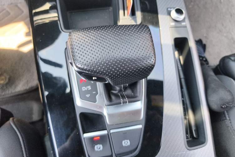 Used Audi Q5L 2024 45 TFSI Luxury Dynamic Model Gear Lever
