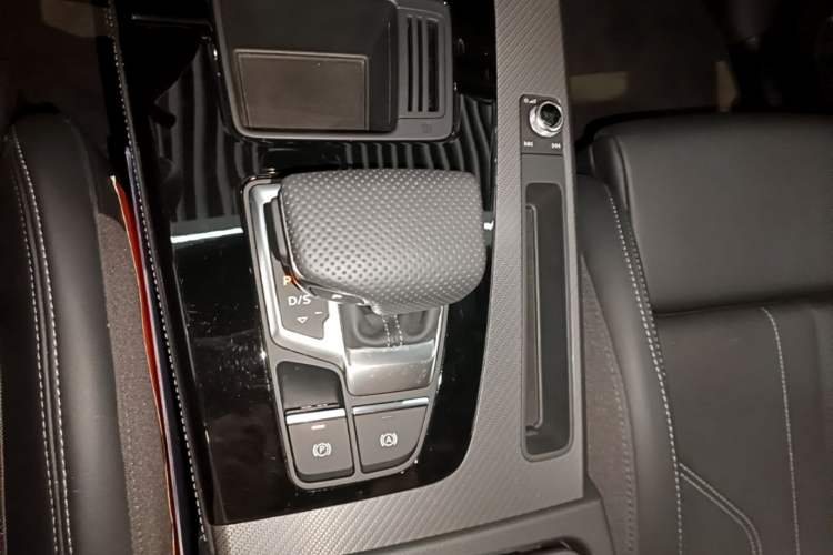 Used Audi Q5L 2024 45 TFSI Luxury Dynamic Model Gear Lever