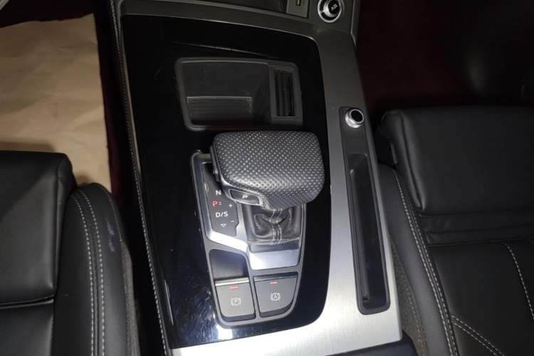 Used Audi Q5L 2024 40 TFSI Fashion Dynamic Model Gear Lever