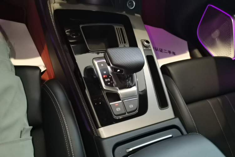 Used Audi Q5L 2024 40 TFSI Fashion Dynamic Model Gear Lever