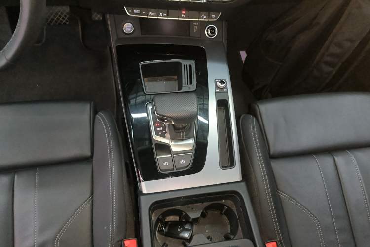 Used Audi Q5L 2024 40 TFSI Fashion Dynamic Model Gear Lever