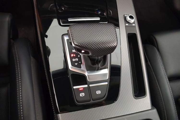Used Audi Q5L 2024 40 TFSI Luxury Dynamic Edition Gear Lever