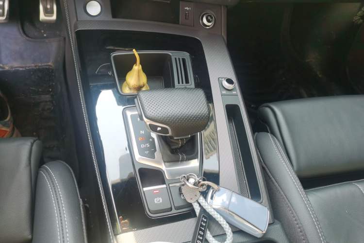 Used Audi Q5L 2024 40 TFSI Luxury Dynamic Edition Gear Lever