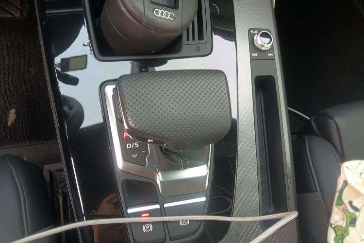 Used Audi Q5L 2024 45 TFSI Luxury Dynamic Model Gear Lever