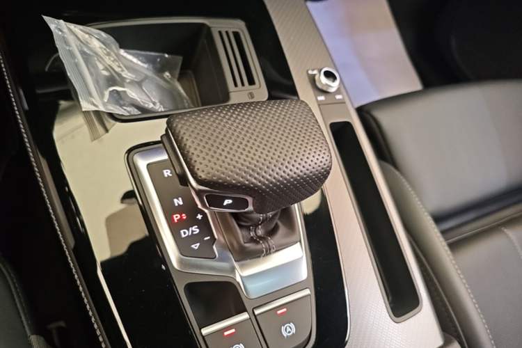 Used Audi Q5L 2024 40 TFSI Luxury Dynamic Edition Gear Lever