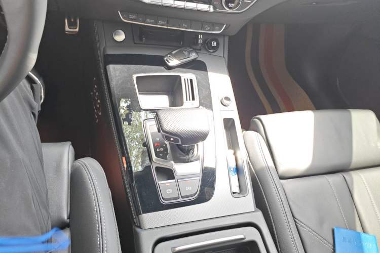 Used Audi Q5L 2024 40 TFSI Luxury Dynamic Edition Gear Lever