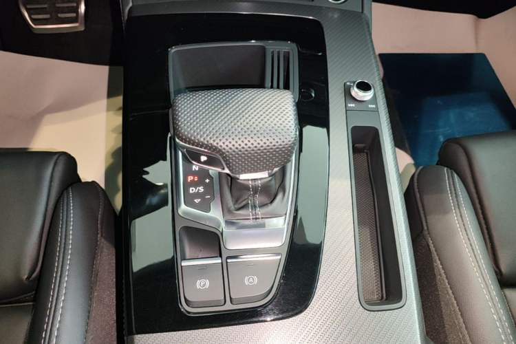 Used Audi Q5L 2024 40 TFSI Luxury Dynamic Edition Gear Lever