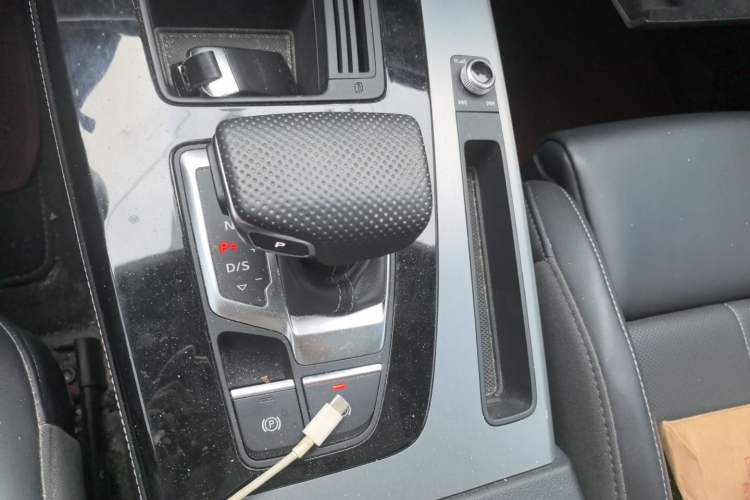Used Audi Q5L 2024 40 TFSI Fashion Dynamic Model Gear Lever