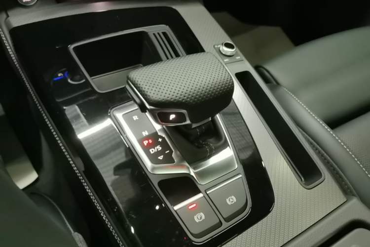 Used Audi Q5L 2024 40 TFSI Luxury Dynamic Edition Gear Lever