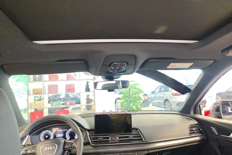 Used Audi Q5L 2024 40 TFSI Fashion Dynamic Model Headliner