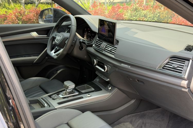 Used Audi Q5L 2024 40 TFSI Luxury Dynamic Edition Interior 11