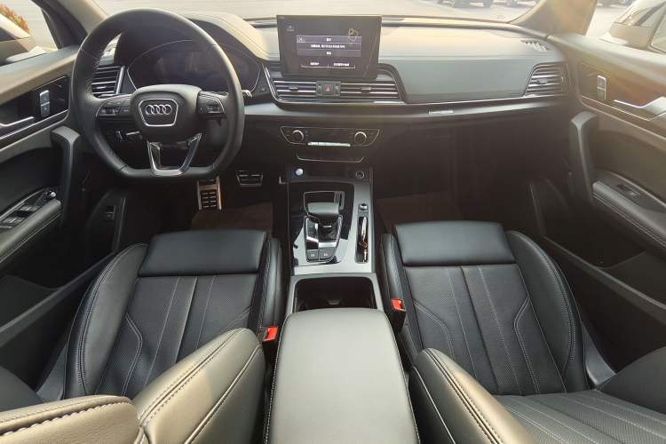 Used Audi Q5L 2024 40 TFSI Luxury Dynamic Edition Interior 2