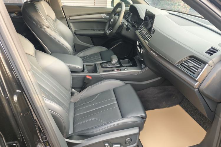 Used Audi Q5L 2024 40 TFSI Luxury Dynamic Edition Interior 4