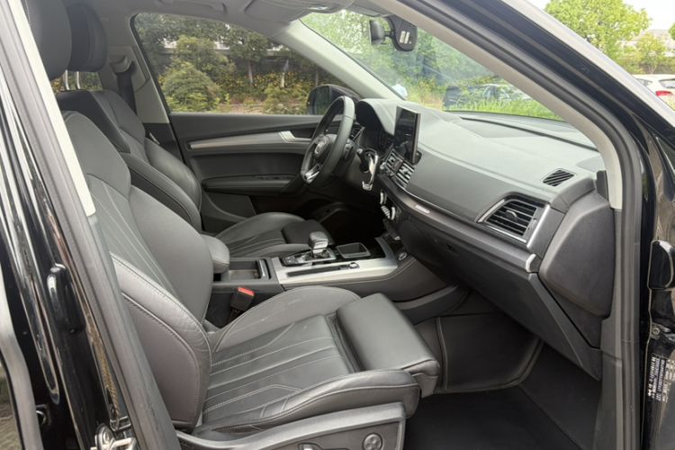 Used Audi Q5L 2024 40 TFSI Fashion Dynamic Model Interior 4