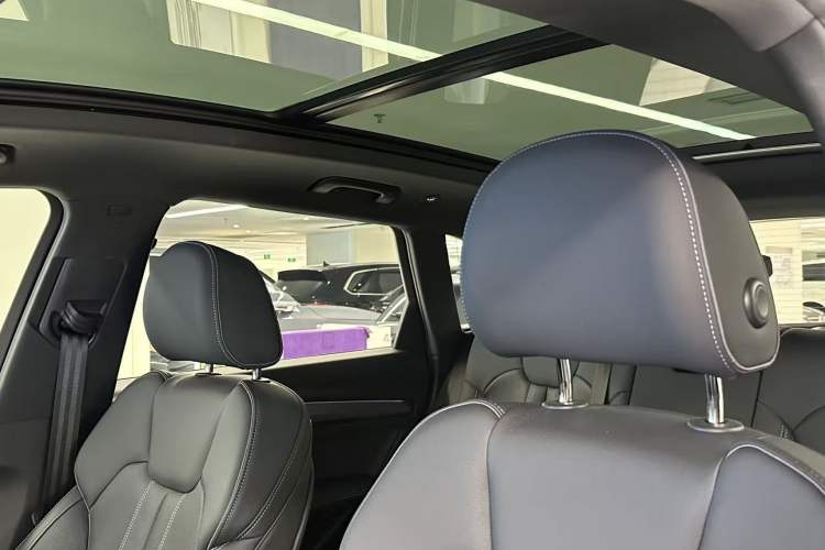 Used Audi Q5L 2024 40 TFSI Fashion Dynamic Model Interior 6