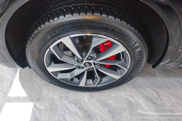 Used Audi Q5L 2024 40 TFSI Luxury Dynamic Edition Left Front Wheel Hub