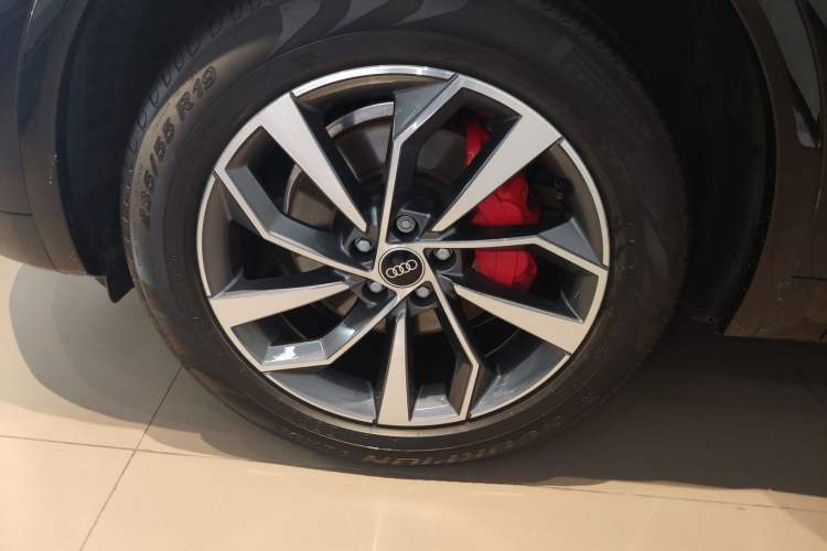 Used Audi Q5L 2024 40 TFSI Luxury Dynamic Edition Left Front Wheel Hub
