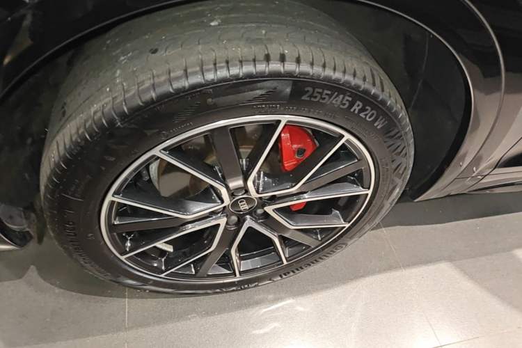 Used Audi Q5L 2024 45 TFSI Luxury Dynamic Model Left Front Wheel Hub