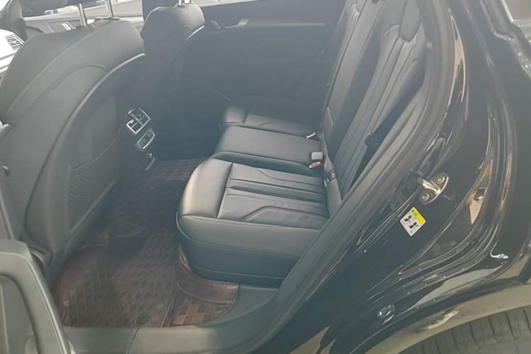 Used Audi Q5L 2024 40 TFSI Luxury Dynamic Edition Left Rear Seat