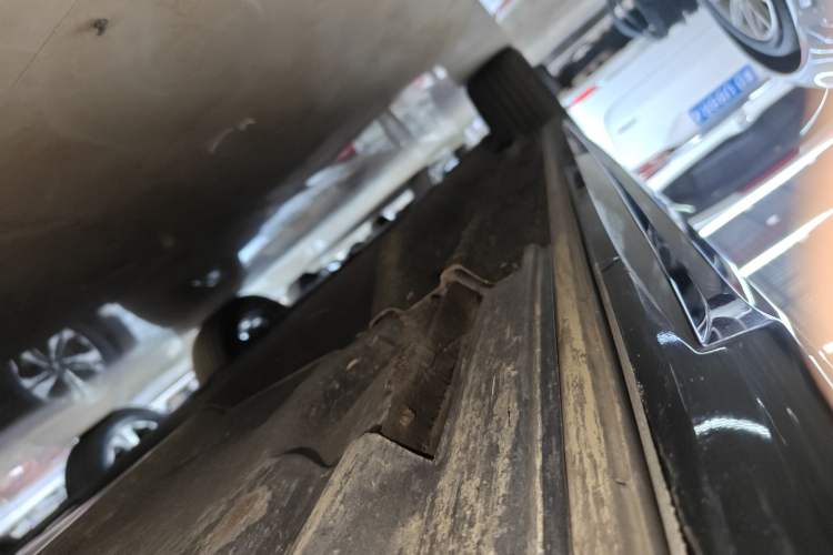 Used Audi Q5L 2024 45 TFSI Luxury Dynamic Model Left Side Sill