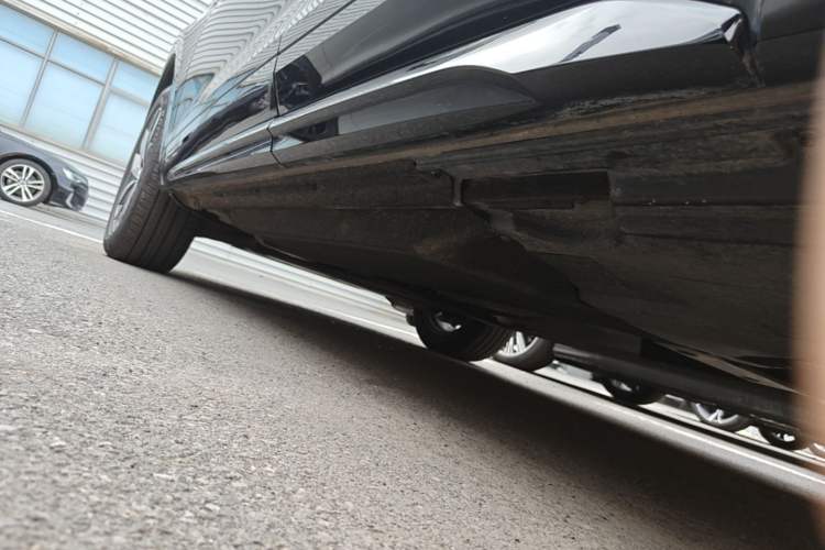Used Audi Q5L 2024 40 TFSI Luxury Dynamic Edition Left Side Sill