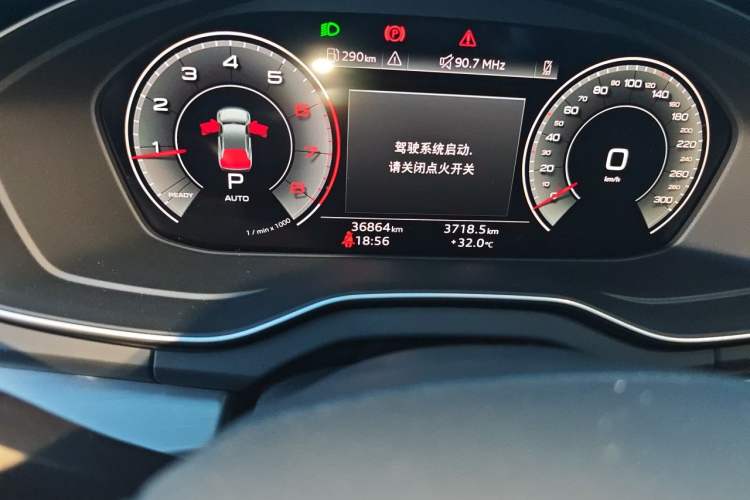 Used Audi Q5L 2024 40 TFSI Fashion Dynamic Model Odometer Close Up