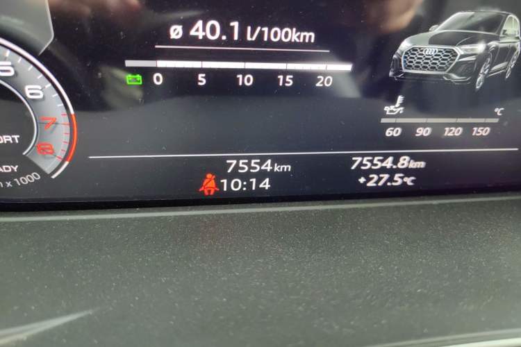 Used Audi Q5L 2024 45 TFSI Luxury Dynamic Model Odometer Close Up