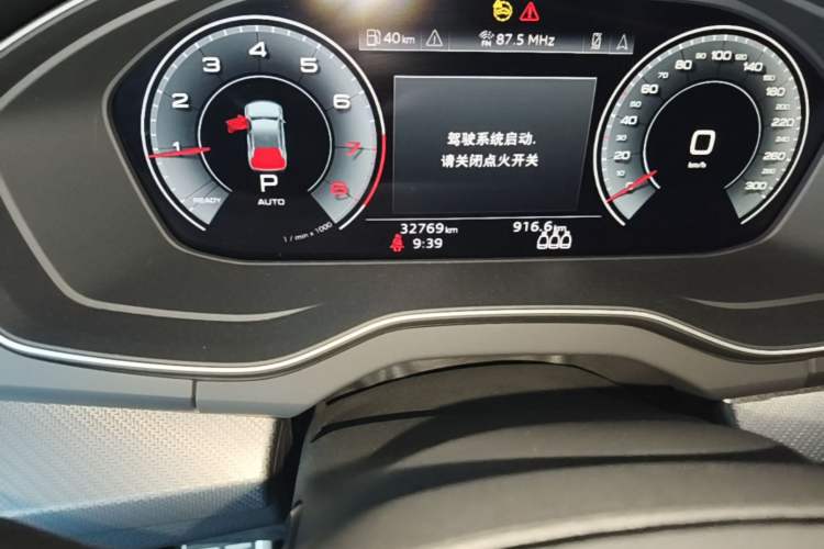 Used Audi Q5L 2024 45 TFSI Luxury Dynamic Model Odometer Close Up