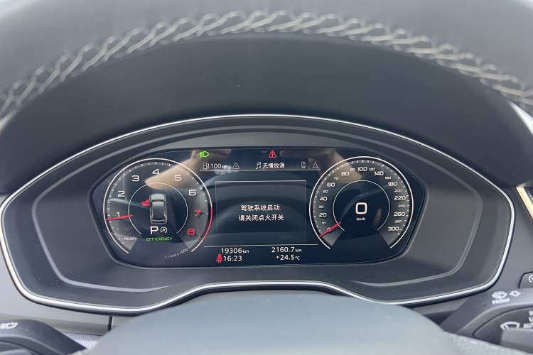 Used Audi Q5L 2024 45 TFSI Luxury Dynamic Model Odometer Close Up