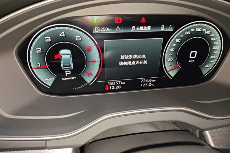 Used Audi Q5L 2024 40 TFSI Luxury Dynamic Edition Odometer Close Up