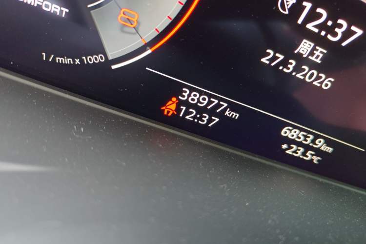 Used Audi Q5L 2024 40 TFSI Luxury Dynamic Edition Odometer Close Up