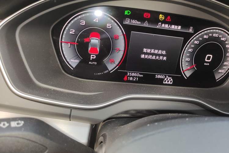 Used Audi Q5L 2024 40 TFSI Fashion Dynamic Model Odometer Close Up