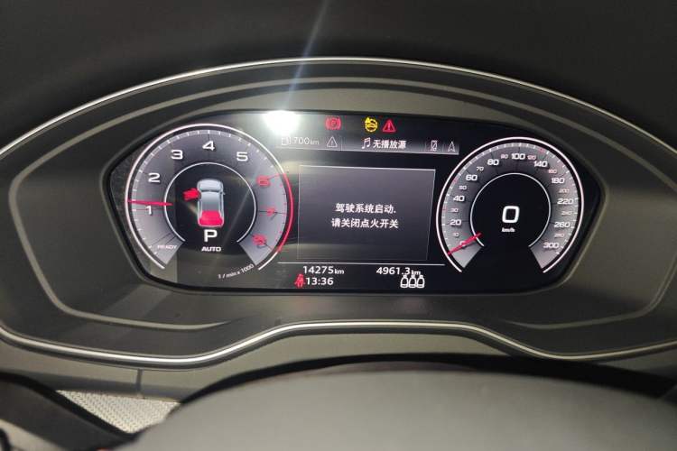 Used Audi Q5L 2024 40 TFSI Luxury Dynamic Edition Odometer Close Up