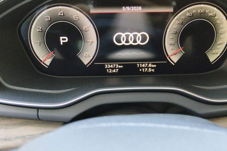 Used Audi Q5L 2024 40 TFSI Luxury Prestige Edition Odometer Close Up