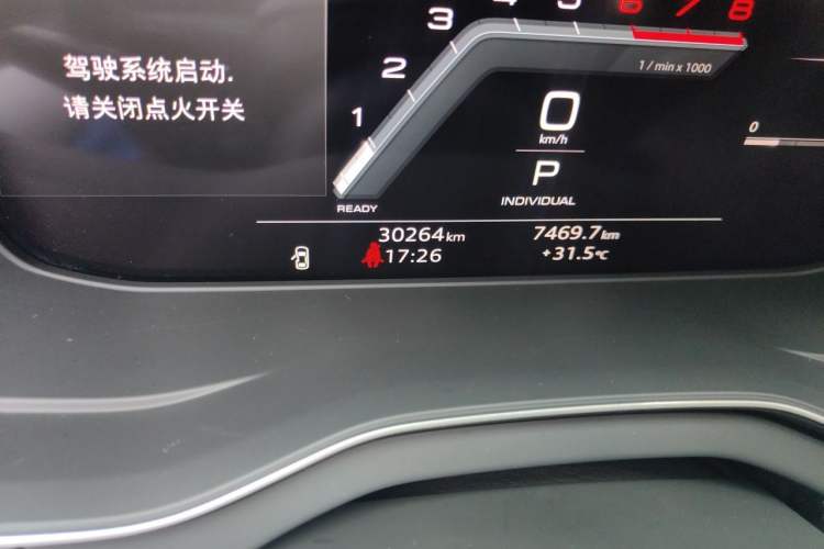Used Audi Q5L 2024 40 TFSI Luxury Dynamic Edition Odometer Close Up
