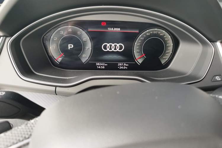 Used Audi Q5L 2024 45 TFSI Luxury Dynamic Model Odometer Close Up