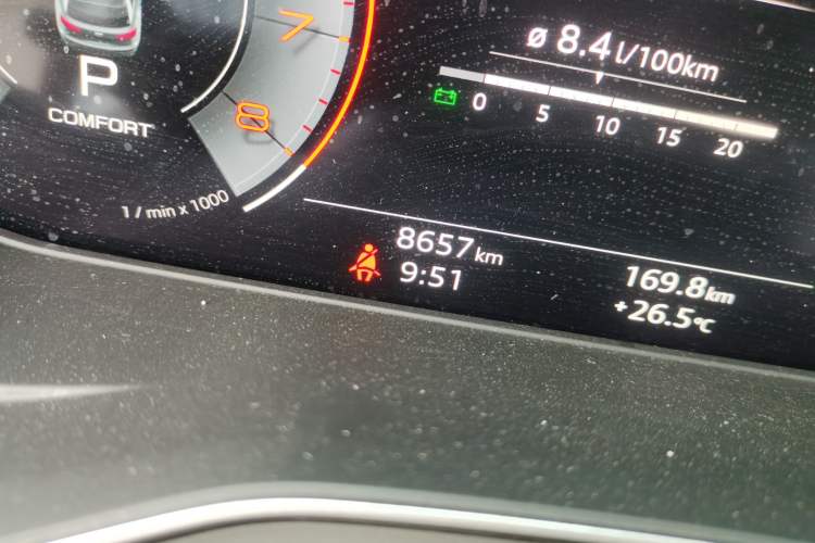 Used Audi Q5L 2024 40 TFSI Luxury Dynamic Edition Odometer Close Up