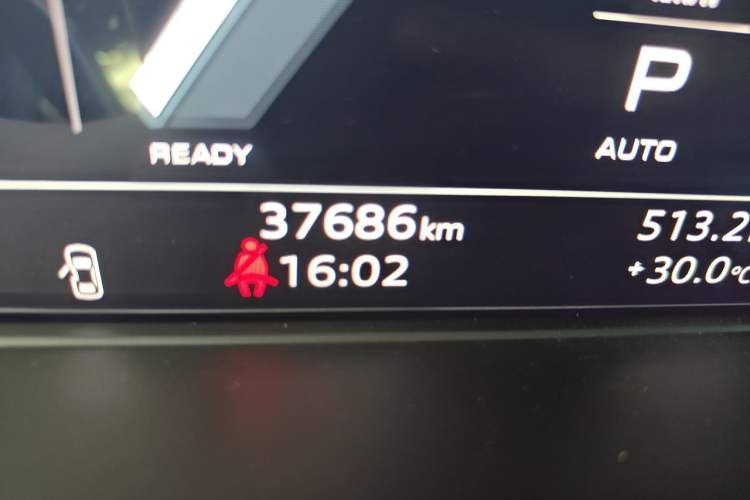 Used Audi Q5L 2024 40 TFSI Luxury Dynamic Edition Odometer Close Up